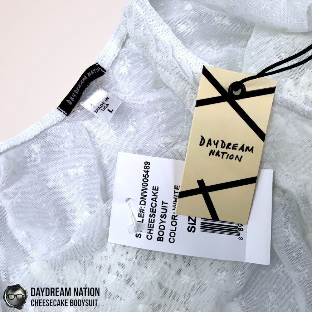 DAYDREAM NATION CHEESECAKE FLORAL APPLIQUÉ BODYSUIT IN WHITE VINTAGE LACE NWT - Picture 9 of 15